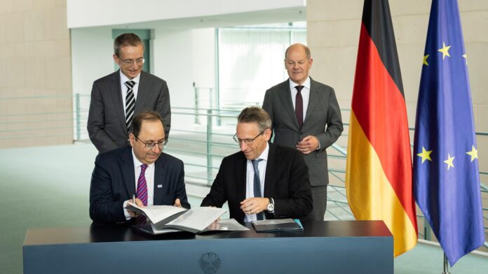 Intel-Germany-Signing-Ceremony.jpg.rendition.intel_.web_.1920.1080